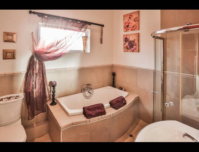 4 BEDROOM HOUSE FOR SALE IN SHEFFIELD BEACH